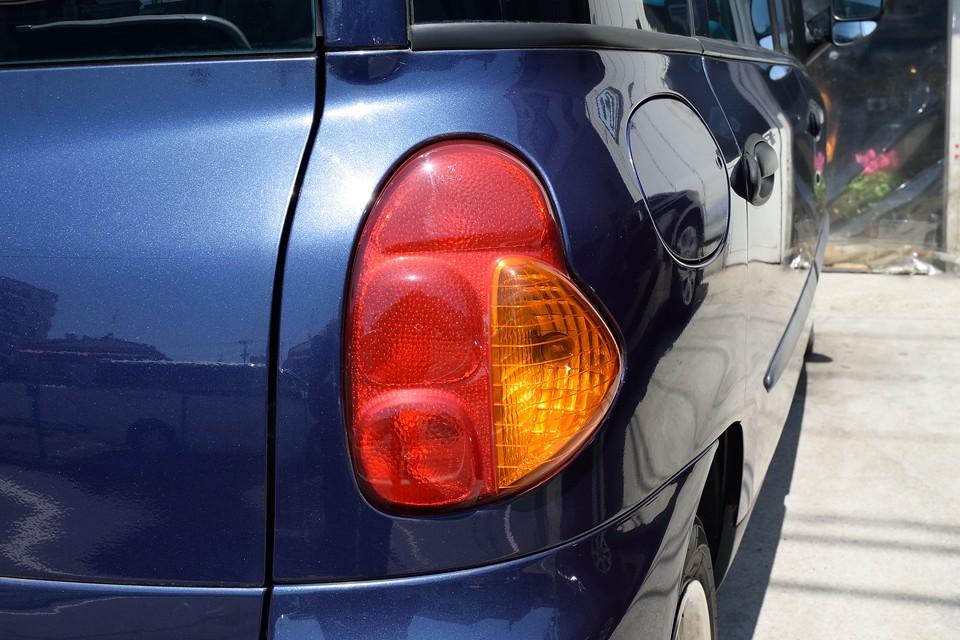 リアレンズもヒビや色褪せ等はありません！・・・にしても、どう見ても「鍋つかみ」しか見えないんですけどぉ～！（笑）