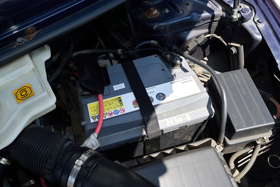 比較的費用が掛かる交換部品のバッテリーは平成30年8月に交換済ですから安心ですね。それと、過去の記録簿を見るとリアブレーキシューが残り少ないようですので、これも思い切って交換サービスします！・・・うっ、言っちゃった・・・。