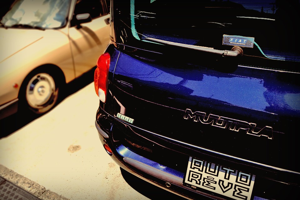 元気なエンジンをMTで操るドライビングの楽しさは、運転好きのお父さんも大満足！そして、お子様は、大好きなお父さん、お母さんの間でいつもぴったり一緒！