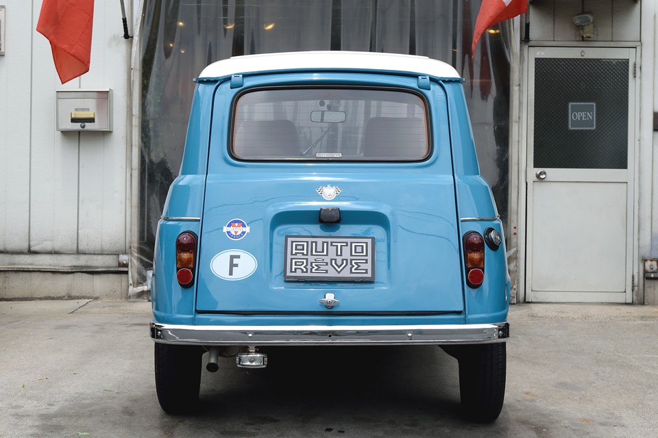 更にメッキバンパーにメッキドアハンドル、メッキドアミラー、入手困難なサイドメッキモール、アルミロゴ等々、初期型4Lを忠実に再現！