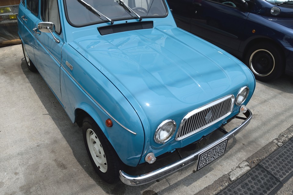 仕上げの質はもちろんですが、この色味・・・判っていらっしゃる～！ちなみに塗装は英国車を主に扱う塗装屋さんにて仕上げたとの事。英国車は塗りの回数がそもそも違いますからね。美しい仕上がりも納得なのです！