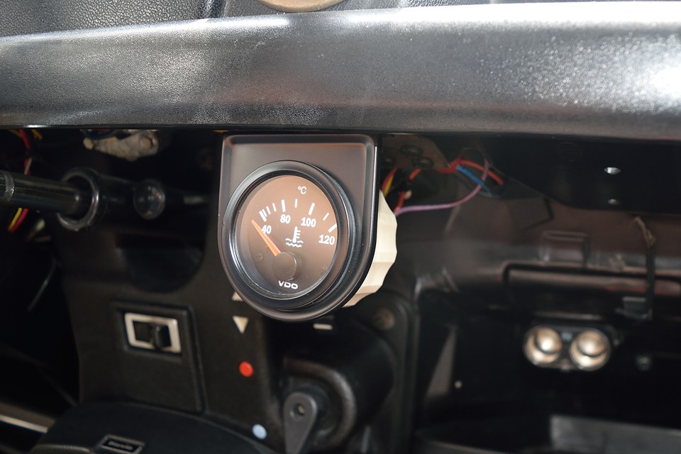 キャトルで追加したい装備ナンバー１の水温計です。これで、旧車の大敵、オーバーヒートも事前に察知出来るので、安心度も大幅ＵＰ！