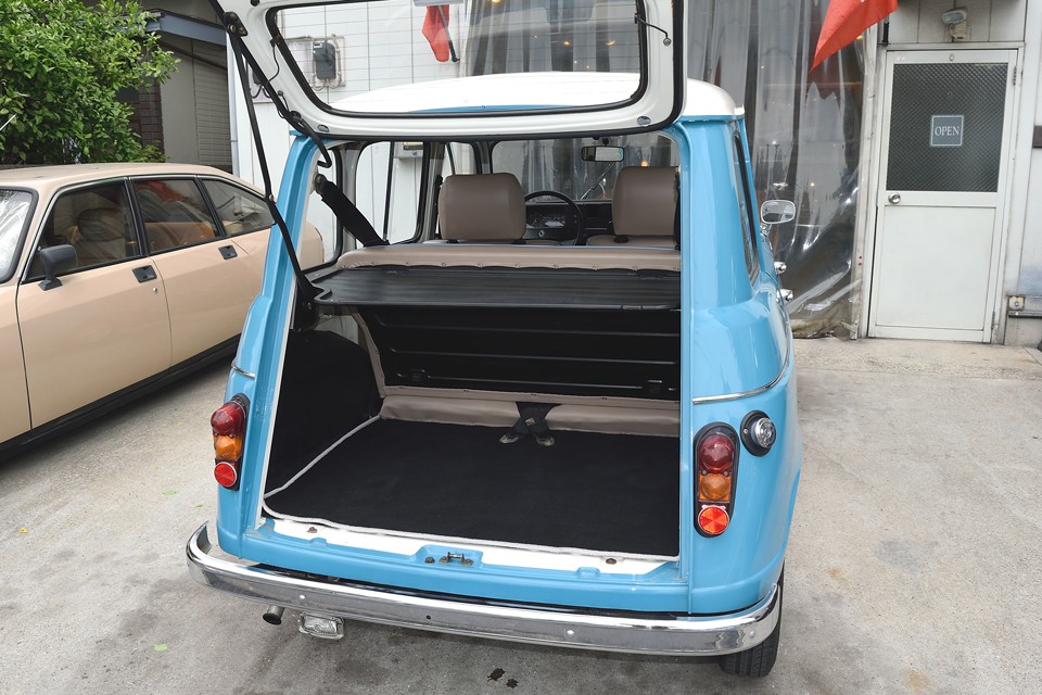 トランクだって手抜かりはありません。「キャトルの美しいトランク！」　←　一生に一度言うか言わないかのセリフ！（笑）