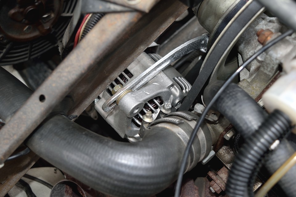 同じく平成30年にオルタネーター交換！ここまでやればもう最強じゃない？・・・え～、ちなみにこの最強説を裏付ける参考として、4L仕様への改造費、補修費、交換部品代、整備費等の費用の総額は・・・ん？販売価格超えてるけどぉ～！