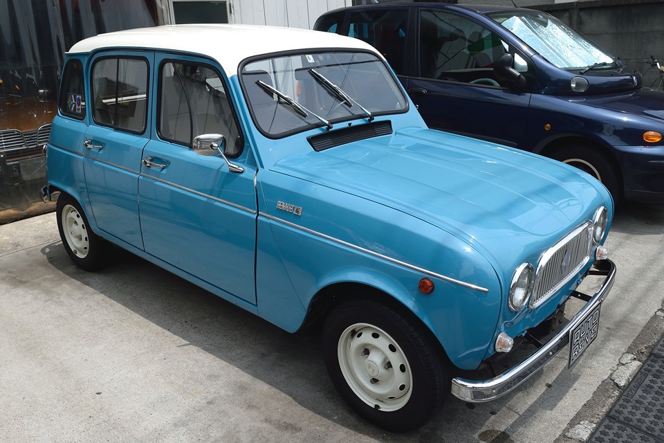 もともと個性的なキャトルを、更に初期型4Lの素朴なスタイルにこだわって仕上げたキャトル・・・。