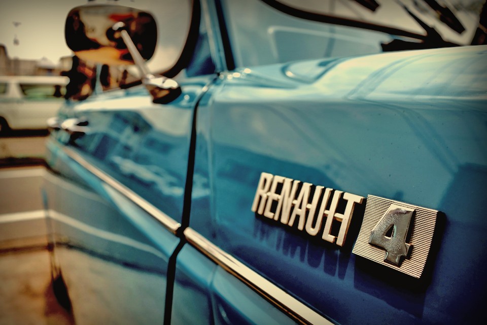 それは、写真を撮ったり、絵を描いたり、音楽を奏でる事と同じではないかと思うのです。