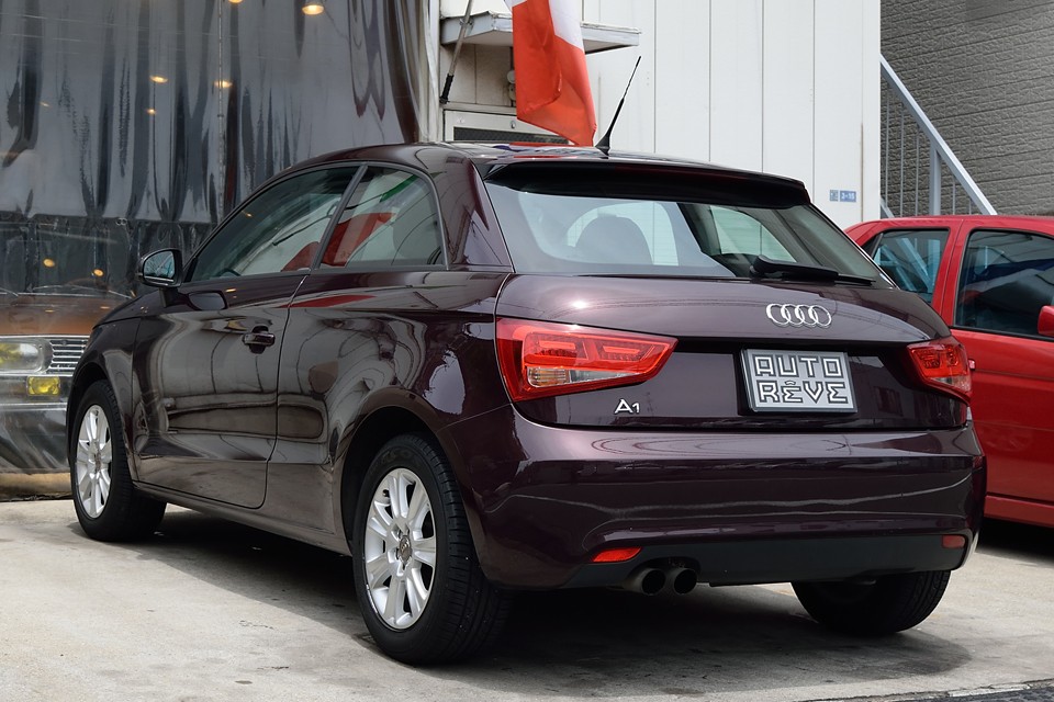 近年のアウディのデザインを踏襲し、機能を損なうことなくコンパクトにまとめられたボディデザインは秀逸！小さなクルマに有りがちな引け目を微塵も感じさせないのは、まさにデザインの勝利！