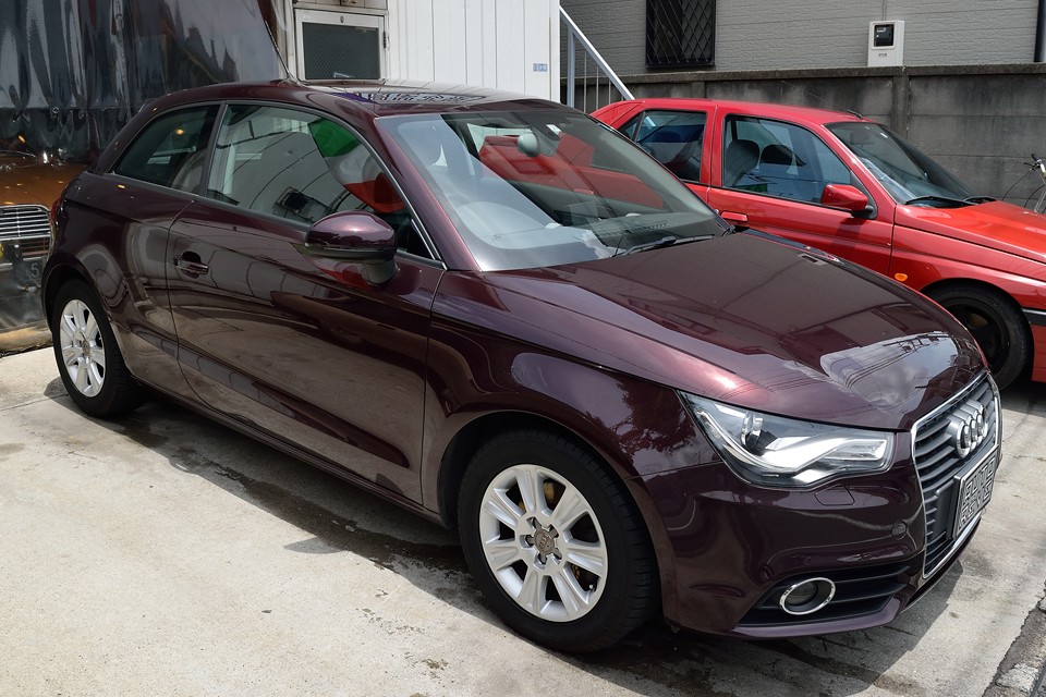 こうやって見ると、やっぱりこのブラウンメタリックがいい感じですね。ボディデザインの秀逸さと合わさって、他車には無い、個性とプレミアム感がたっぷり！