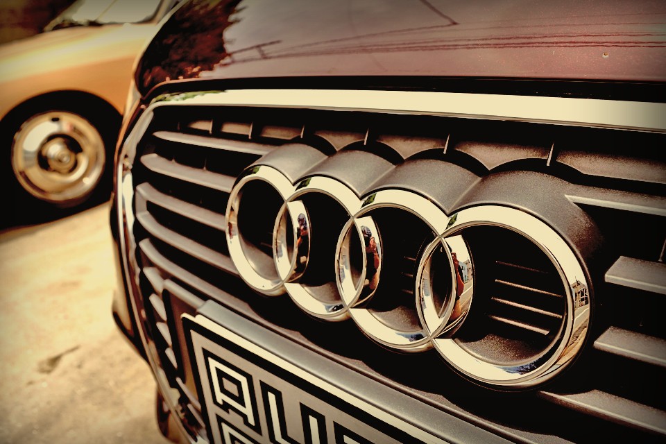 いい靴を履いて出掛けませんか？いつもよりちょっと遠くまで、いつもよりちょっと足早に！アウディＡ1・・・いかがですか？