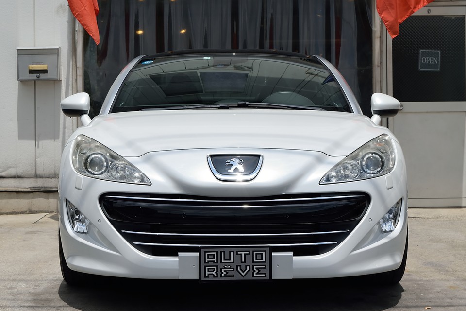 やはりRCZは、二重あごっぽくて不評な後期顔より、このキリッとした印象の顔が良いのです！ネコ科はスッキリ、スマートじゃないとね。