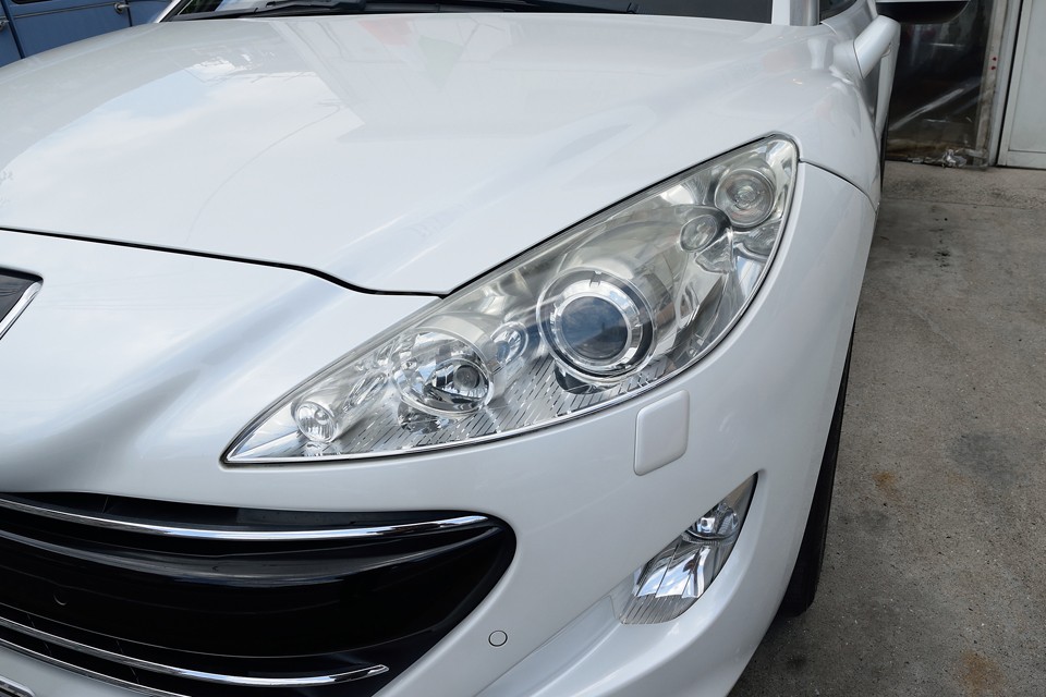 良～く見ると劣化によるクモリが若干あるようですが、あくまで良く見ると程度なので、ほとんど気にならないと思います。