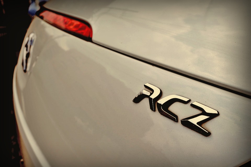 一言二言会話を交わすだけで、一気にあの頃へと気持ちが戻り、自然で、しかも心の奥底の深い部分が一瞬で繋がることの出来る存在・・・。