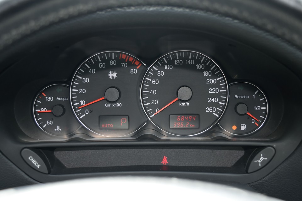 実走行6.8万km！気になるタイミングベルトは平成30年10月、61,444km時にウォーターポンプ、テンショナー、ガスケット類、ドライブベルト類と合わせて交換歴あり！更に、直近では平成30年12月に、高額部品のIGコイルを全6本交換済！これは安心ですね。