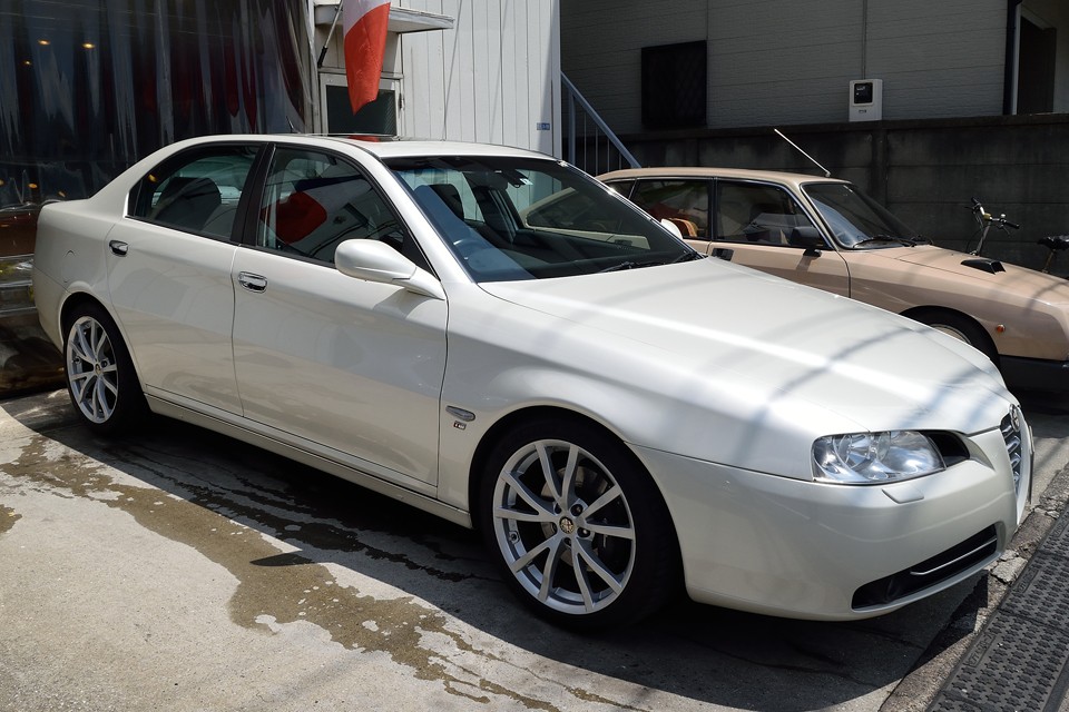 ノーマルの166に比べて、TI専用18インチホイールでインチアップした事により、より精悍でスポーティーな印象になったTI・・・。