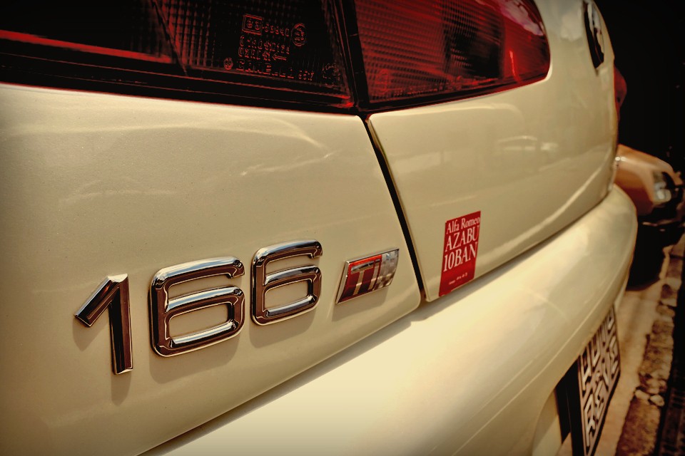 「官能」の一言だけでは言い表せない、得も言われぬ喜びをこれ程までに身にまとったクルマ・・・これはやはり、伝統が成せる技、それ以外の何物でもないと思うのです。