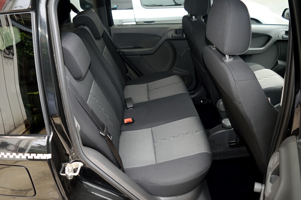 後席に至っては、未使用と言っても差し支えないかと・・・言いませんけど（笑）