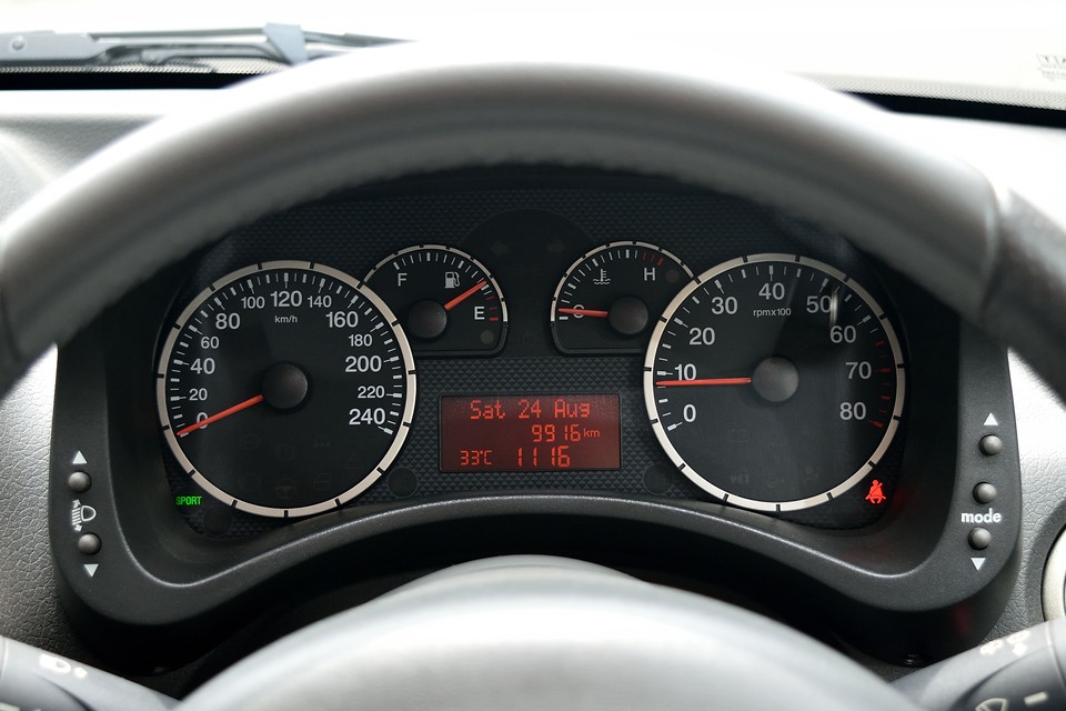 そして正真正銘、実走行9,900km！でも試乗とか、置場への移動とかもあるので、1万kmを超えるのも時間の問題・・・その場合はご容赦くださいね。それから忘れちゃいけないタイミングベルトですが、平成29年4月、4563km時にWポンプ、テンショナー含め一式、ディーラーでの交換歴あり！安心でしょ。