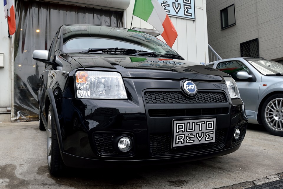 こういうモデルにこそイタリア車の本質を垣間見る事が出来るのではないかと・・・。