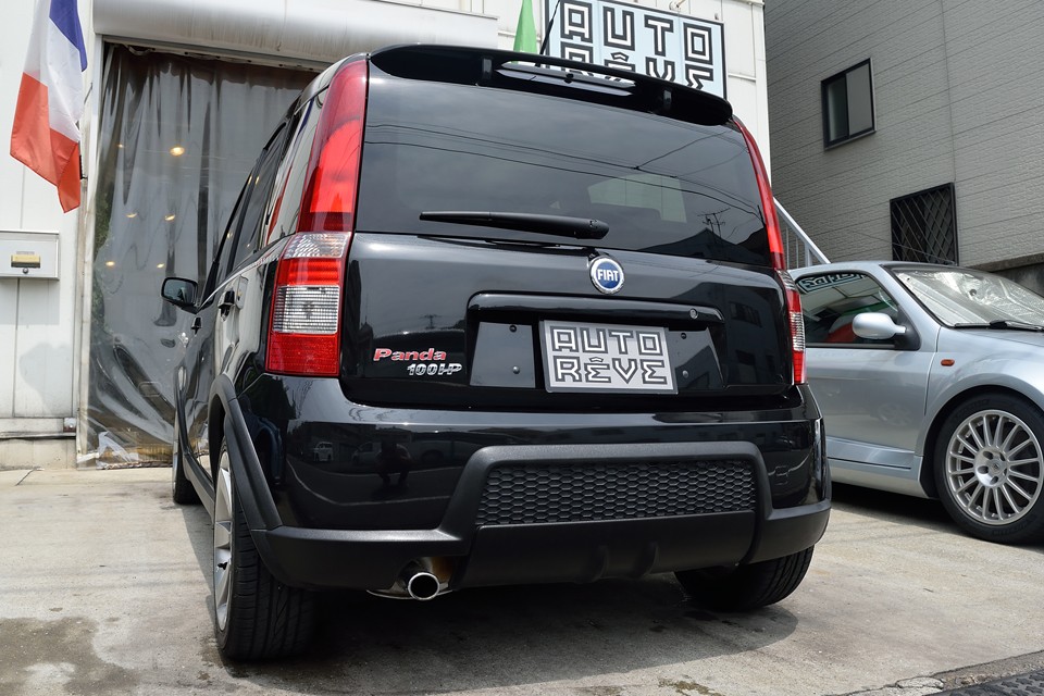 とにかく他車よりも1psでもパワーを！最高速は1kmでも早く！なんて無意味な競争とは無縁の、ドライビングの楽しさだけにフォーカスしたイタリアンホットハッチ！