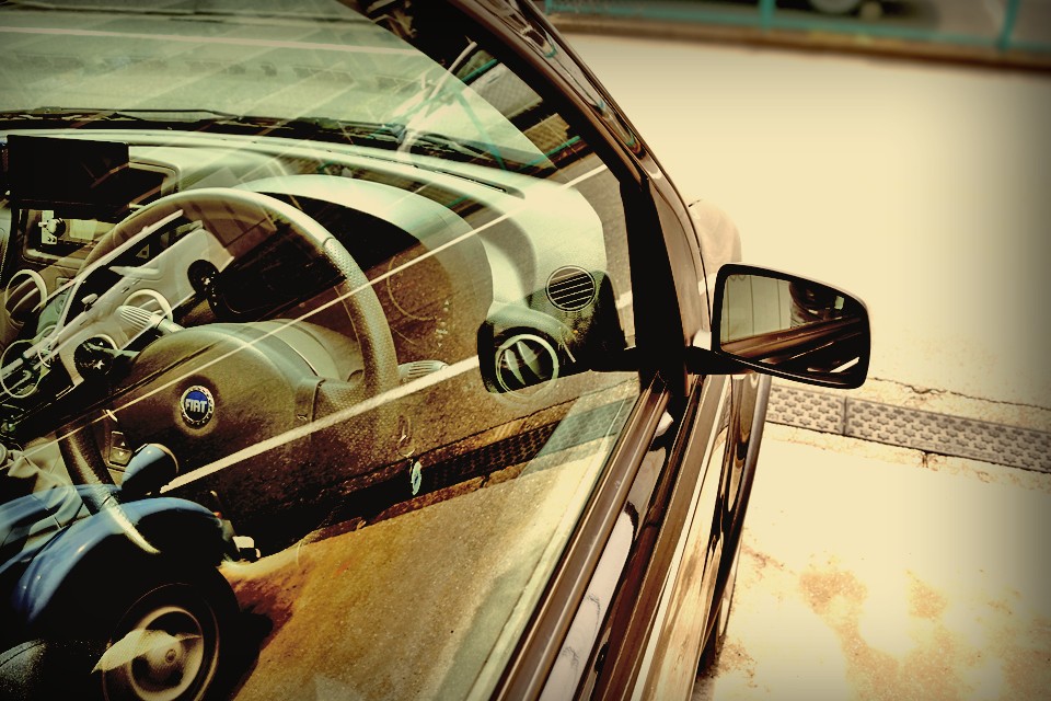 普段走る街中の道路でさえ、サーキットで走るかのような楽しみを感じさせてくれ、見慣れた商店街の人波が喝采のオーディエンスに変わるかのような感覚・・・。