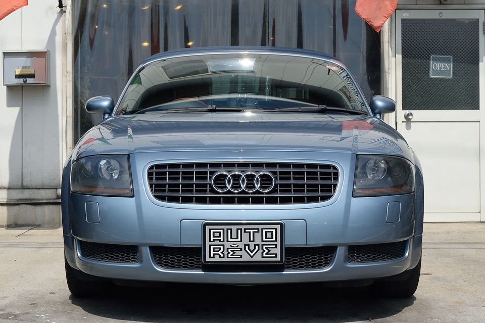 そのボディ形状から、少し可愛らしくも感じられる初代TTですが、この仕様はその可愛らしさと、大人っぽさが合わさってとってもおしゃれ！これに乗ってる方、間違いなくセンスいい人！的な・・・。