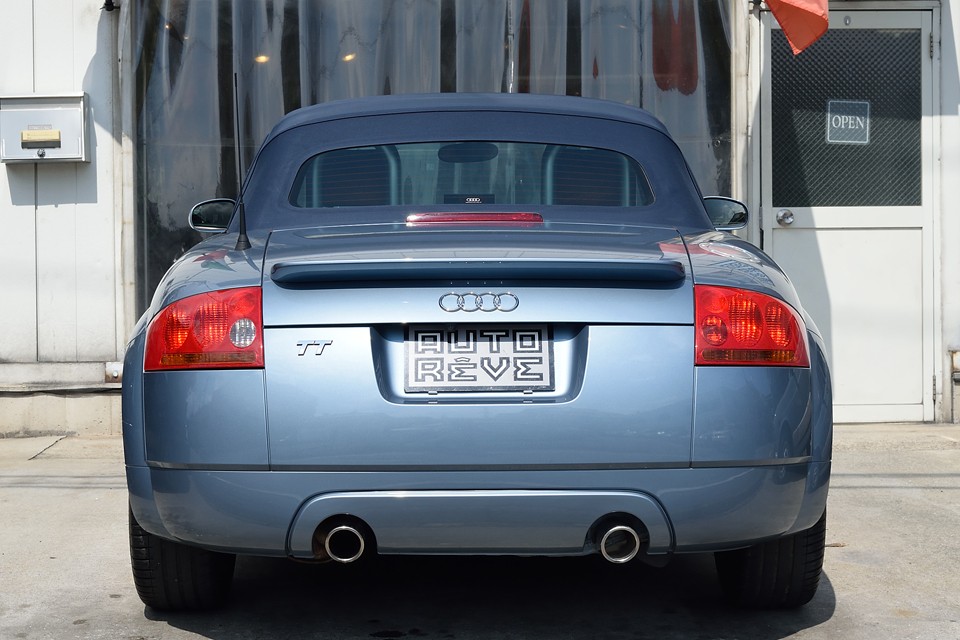 しかも、画像からもお判りいただけると思いますが、かなりの美車です。こんなクルマに乗られる方は、当然クルマ好き！なはずなので、歴代オーナー様に大切にされてきたんでしょうね。