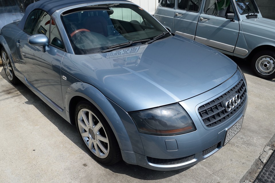 ご覧の通り、塗装はツヤがあって美しい状態！若干の小キズはどうしてもありますが、気になるような酷いキズ、凹みはありません！