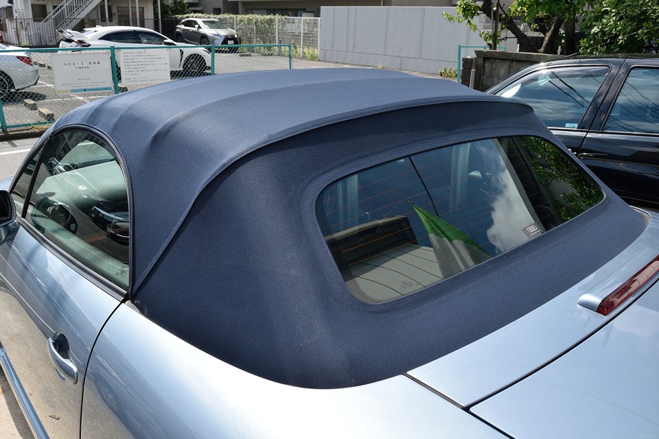 リアウインドウはオープンでは良くあるビニールでは無く、熱線入りガラスなので、白く曇る事も無く、視界はクリア～！