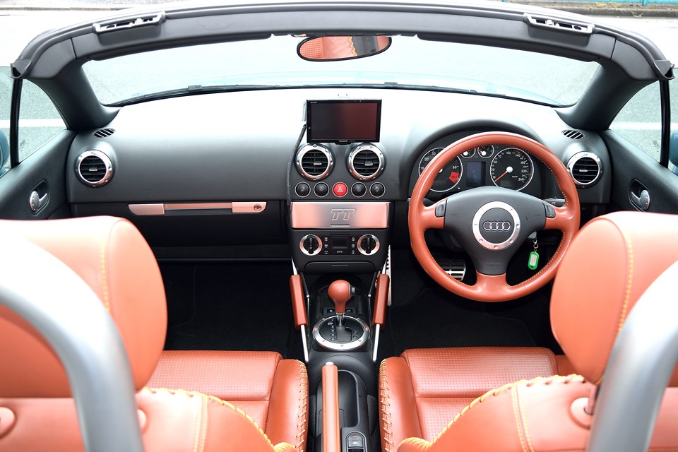 ・・・と、グローブレザーの謎は置いておいて（笑）この眺め・・・サイコ～！やっぱクルマってドキドキする感じが大切ですね。これ見て改めて感じました！