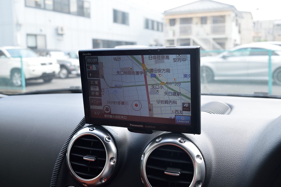 そしてナビはドライブレコーダー内臓のPanasonic製CN-GP757VDを装備！2015年製なので、まだ比較的新しいモデルです。古い地図でよくある、道なき道を走る？なんて事も少なそうですね。