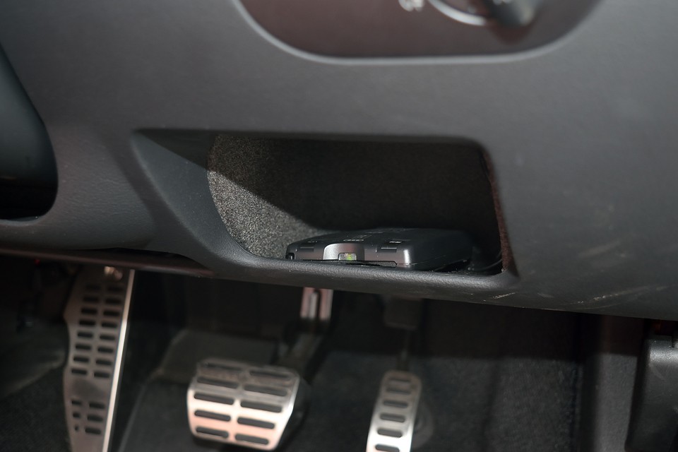 もちろんETCも装備！音声案内、アンテナ別体式です。もはや必須の装備ですからね。