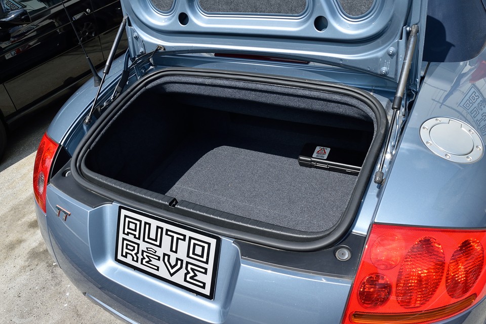 で、思ったより深さもあって容量のあるトランク！2人の旅行でしたら十分！お土産いっぱい買っても問題無し！