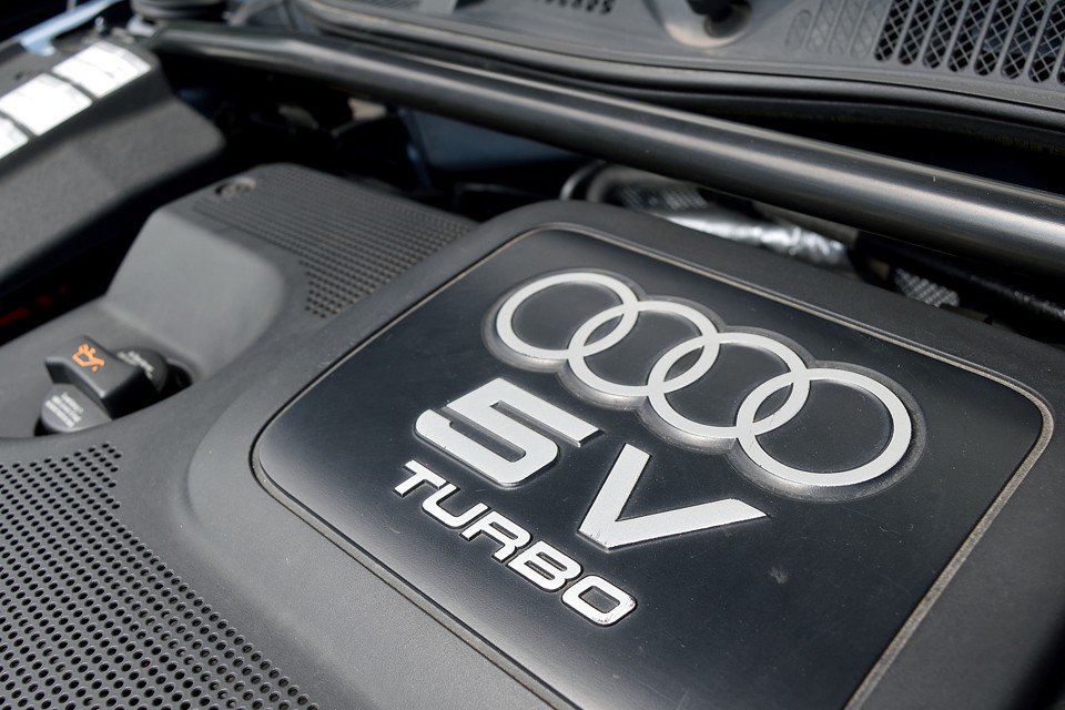 アウディって何故か体感より低い出力数値が多い気がしますが、このTTもまさにそれ！ヘタな200psオーバー車よりパワフルで速い印象です！