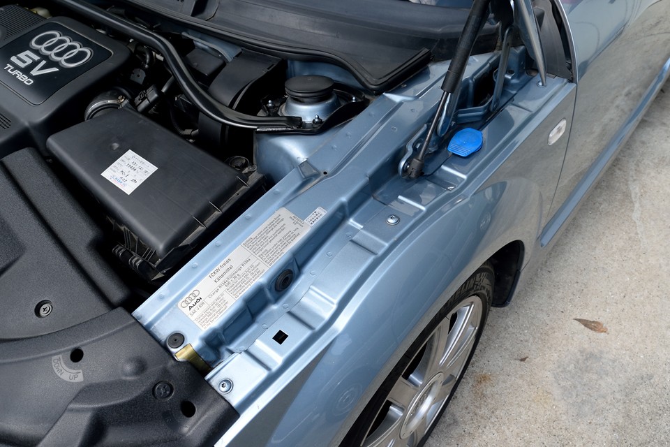 ついでと言ってはなんですが、汚れやすいエンジンルームの端っこがこの状態です。一事が万事！いいですねぇ～。