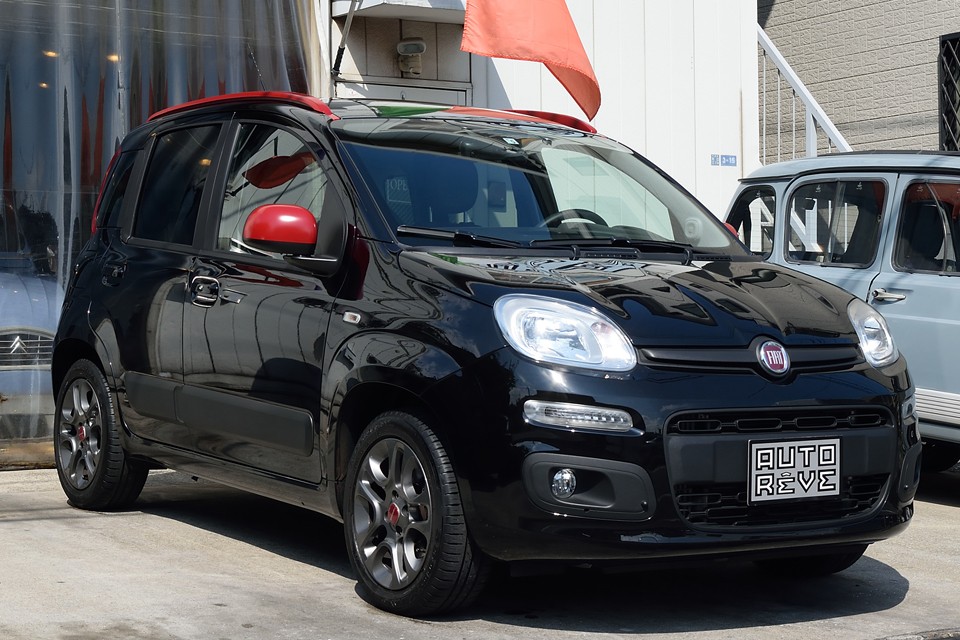 初度登録2016（平成28）年5月、フィアット パンダ イージー！一見、普通のパンダと思いきや・・・ツインエアー＋AT（デュアロジック）＋左ハンドル＋スペシャルカラーの他にはない特別なパンダなのです！