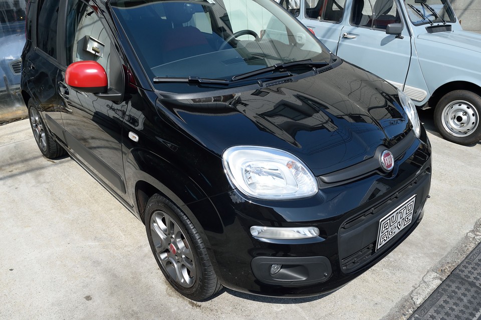 塗装状態は言う事なし！小キズの目立ちやすい黒塗装ですが、前オーナー様（ワンオーナー！）によるコーティング施工のおかげでピッカピカのツッヤツヤ！