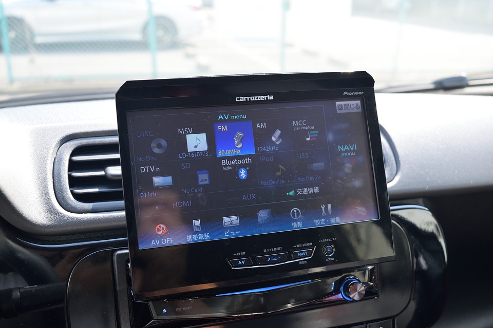 AVソースはご覧の通り、ありとあらゆるものに対応！TVはもちろん、iPod、USBメモリー、Bluetoothにも対応してます！