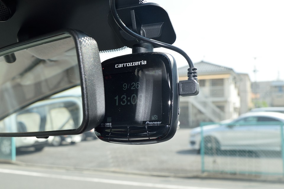それからそれから、万が一の時にとっても役立つドライブレコーダーも装備！もはや保険代わりと言える装備ですね。