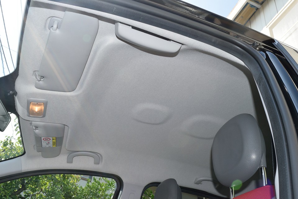 天張りも目立つ汚れ、タレはありません！ん？真ん中に角丸の四角・・・やっぱこだわってるぅ～！（笑）