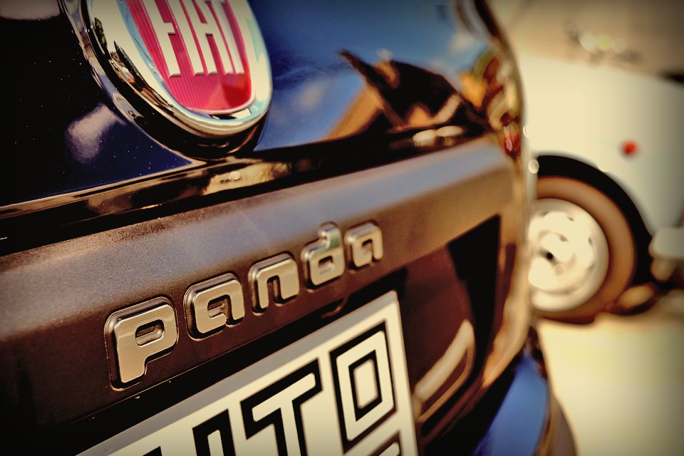 この上なくシンプルでありながら、他のどれとも違う個性があり、ドライビングプレジャーまで備えた、ベーシックカーとはこう有るべき！と言えるクルマだったのです！