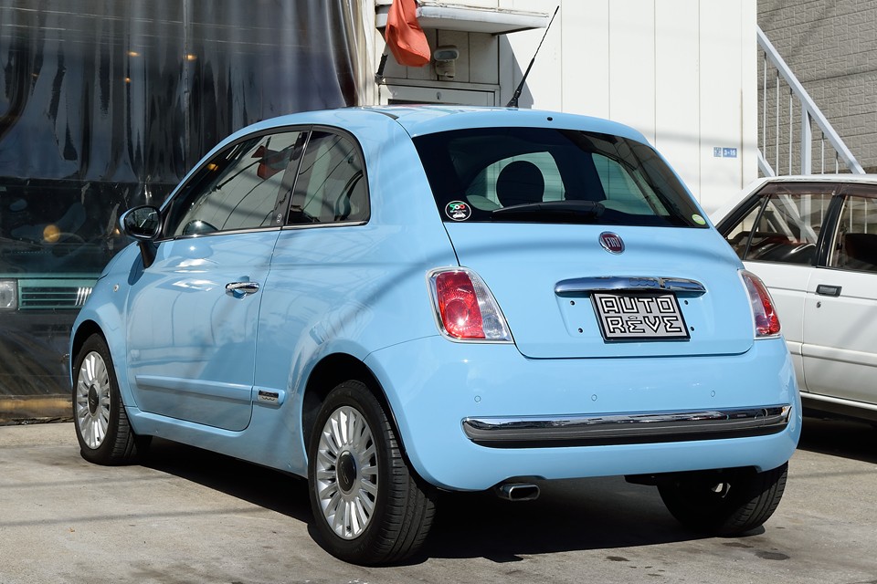 そして、このスタイル！現代車に求められる実用性を考えたら、明らかに後席は狭いし、トランクもそれなりだし、このサイズであること自体がデメリットなはずなのに、あえてこのデザインで造っちゃうんですからね。