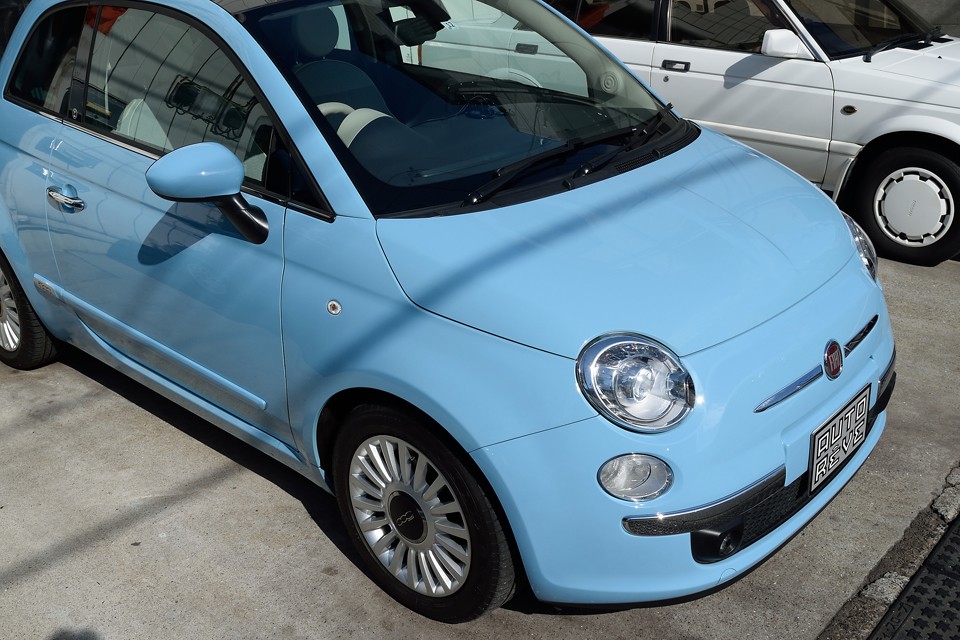 塗装の状態は全くもって問題無し！鮮やかなブルーヴォラーレはやっぱチンクにピッタリ～！