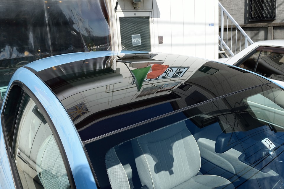 ルーフは塗装劣化の心配もないガラスルーフ！チンクのもともとのワクワク感に、爽快感まで足してくれるアイテムなのです！