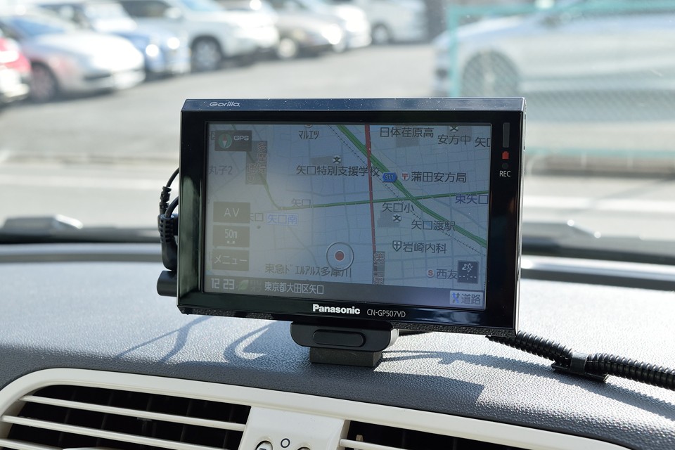 使いやすさで圧倒的なシェアを誇る、パナソニック製ポータブルナビ、CN-GP507VDを装備！オプション設定の高額な埋め込みナビよりも、今やポータブルナビを数年に1度買い替える方が、機能的にも、費用的にも賢い選択かと・・・。