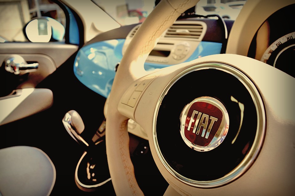 私事ではありますが、チンクと言えば、数年前にイタリア・トリノで見た初代チンクをどうしても想い出してしまうのです・・・それは・・・。