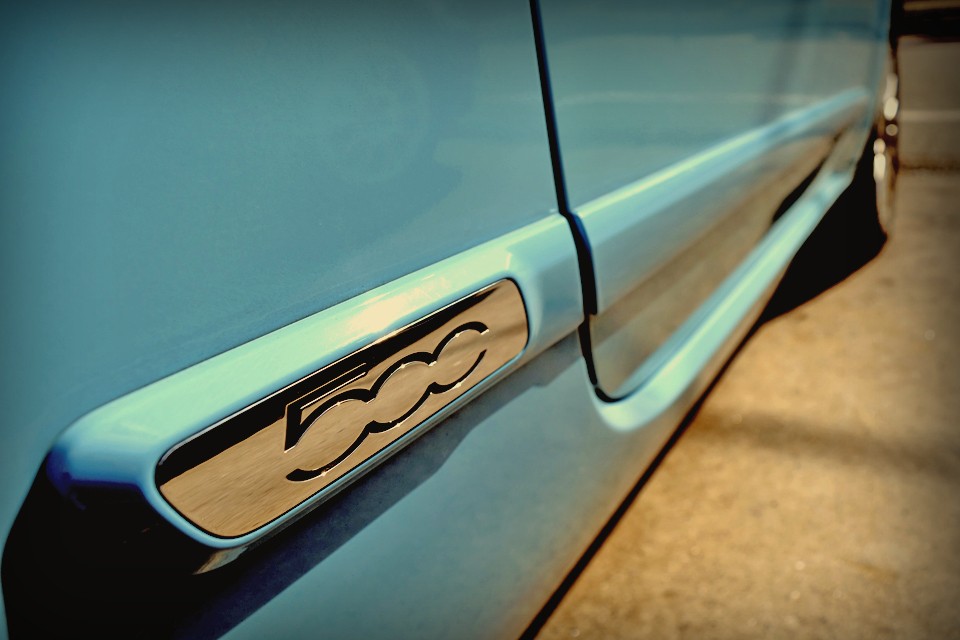 あの老夫婦にとってのチンクは、もはやクルマと言うより、家族・・・大切な家族と一緒の時に見せる笑顔だったのかなぁと・・・。