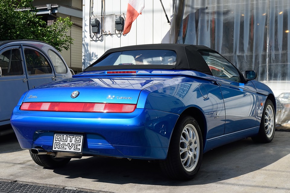 ただ走行が少ないからって程度が良いってことにはなりません。このスパイダー、ワンオーナー車で禁煙車、過去すべてディーラー整備、更に、ガレージ保管で雨天未使用！ウソみたいですが、ホントなんですぅ～！