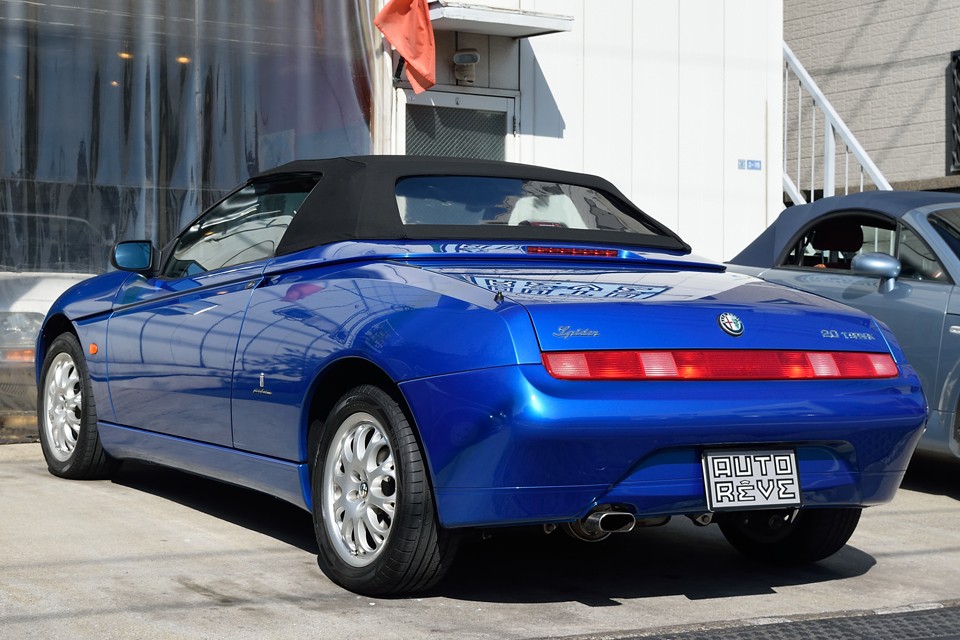 ・・・にしても14年で1.9万kmって・・・もちろん車検も切らさずですから、コレ、アウトレーヴでたまにある「動体コレクション車」ですね。