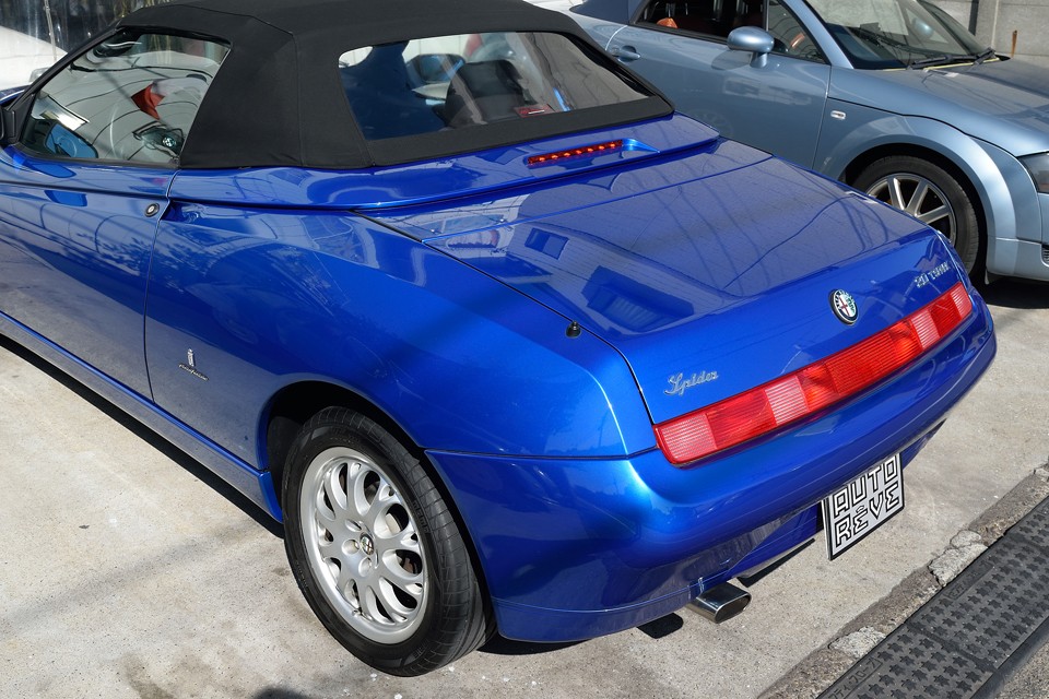 ボディ全体にわたって、塗装は何も問題はありません。コバルトブルーが兎に角、鮮やか！