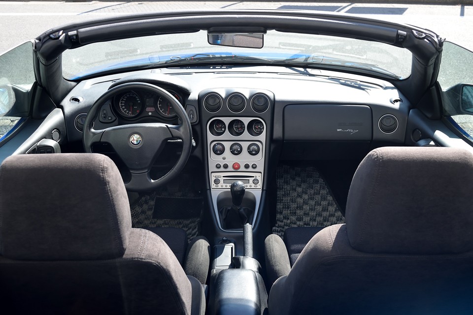 「激しく、そして正確なタックル！体格の大きな相手にも負けないフォワードのパワー！」